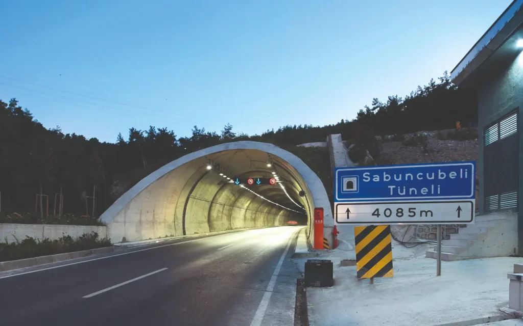 İzmir – Manisa Yolu Sabuncubeli Tünelleri Yapım İşi İzmir – Manisa Yolu Sabuncubeli Tünelleri Yapım İşi