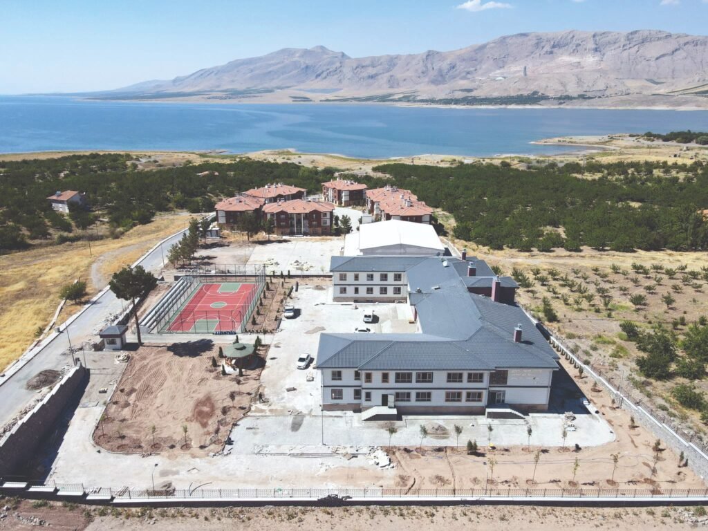 Malatya Kale İzollu Çok Programlı Anadolu Lisesi Malatya Kale İzollu Çok Programlı Anadolu Lisesi